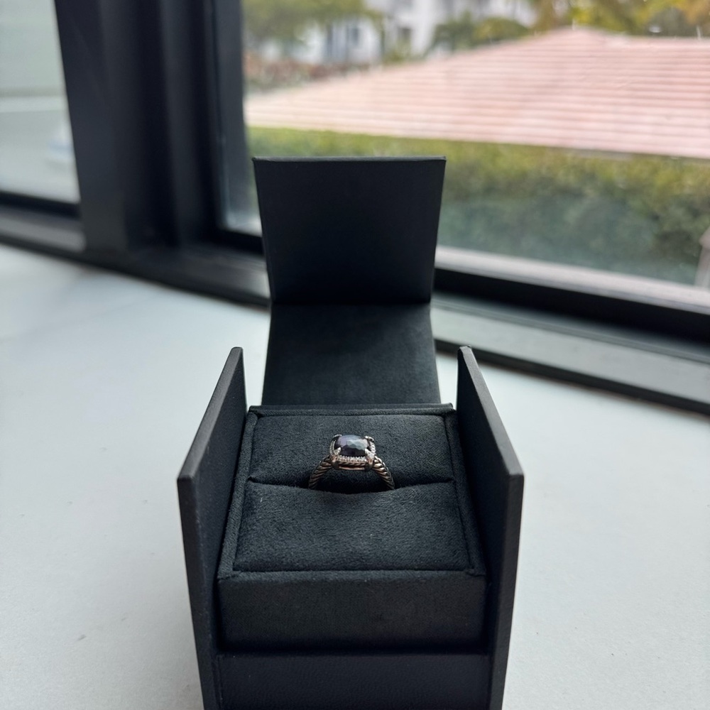 Elegant Silver Ring with Black Stone - Picture 5 of 9
